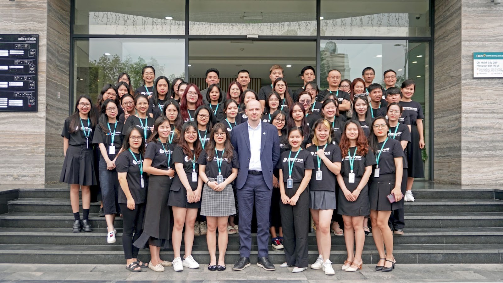Tập thể nhân viên InterGreat tại văn phòng Việt Nam